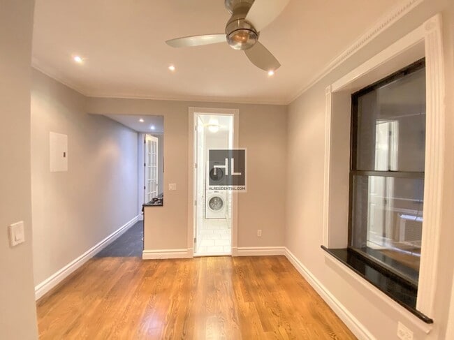 Building Photo - Mott Street