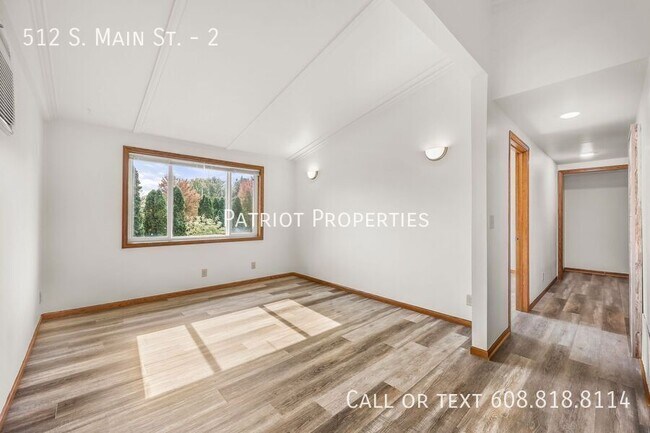 Building Photo - 1 bed/1 bath apartment in Deerfield, WI!