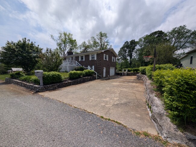 Building Photo - 505 N Stanwood Ln