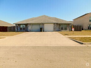 Building Photo - 4202 Jeff Scott Dr