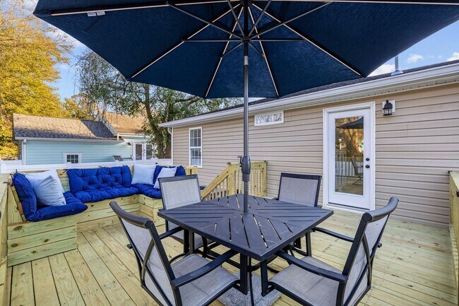 Building Photo - Gorgeous Totally Remodeled 3/2 in Garden C...