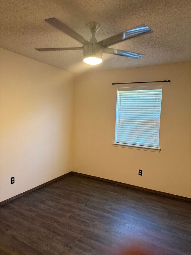 Foto del edificio - 3 bedroom, 1 bathroom Home in Barling