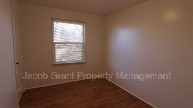 Building Photo - 126 Toponce Dr