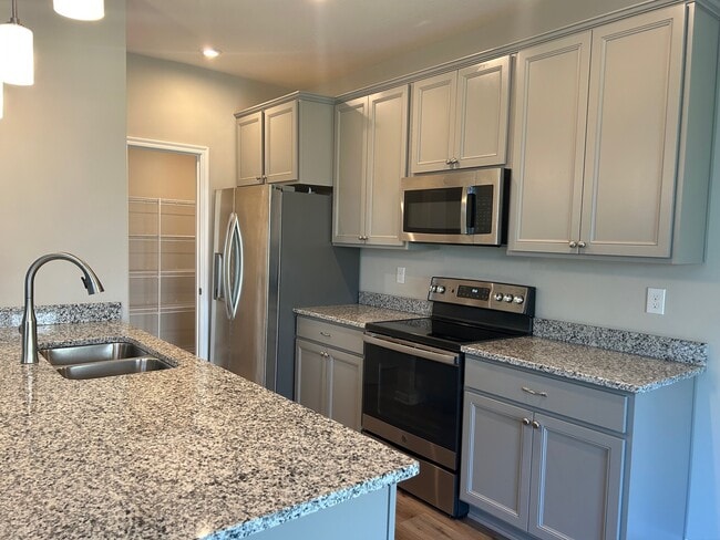 Building Photo - 1812 Quarry Oaks Dr