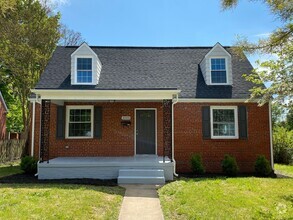 Building Photo - 3505 Rosewood Ave
