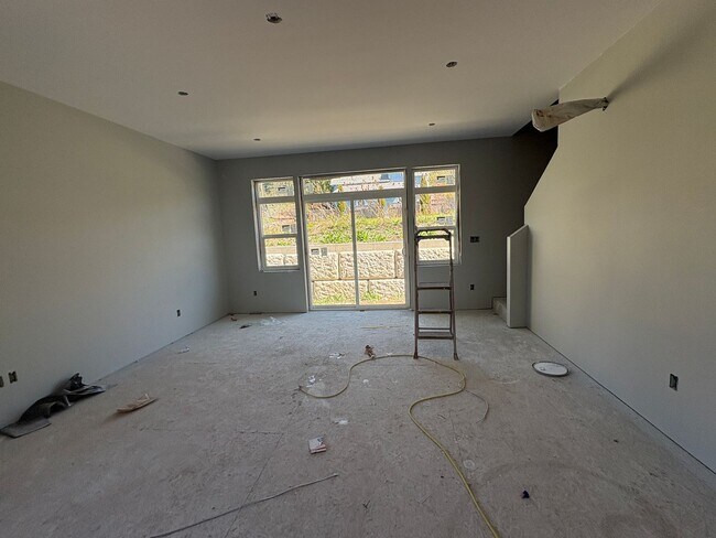 Building Photo - Brand New - Big 5 bedroom House