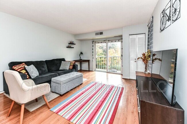 Foto del edificio - 440 E Cornell Dr