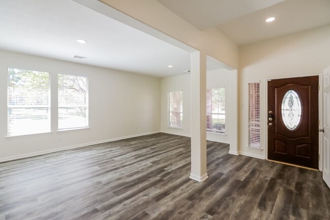 Building Photo - 15102 Petties Way
