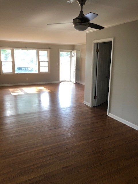 Building Photo - Wonderful Updates in this Midtown Charmer! 3 bed 1 bath, GREAT Kitchen!