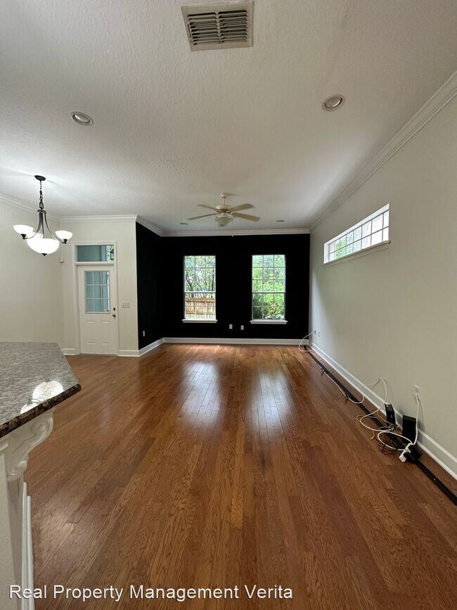 Building Photo - 2 br, 2.5 bath House - 340 E Kaley St