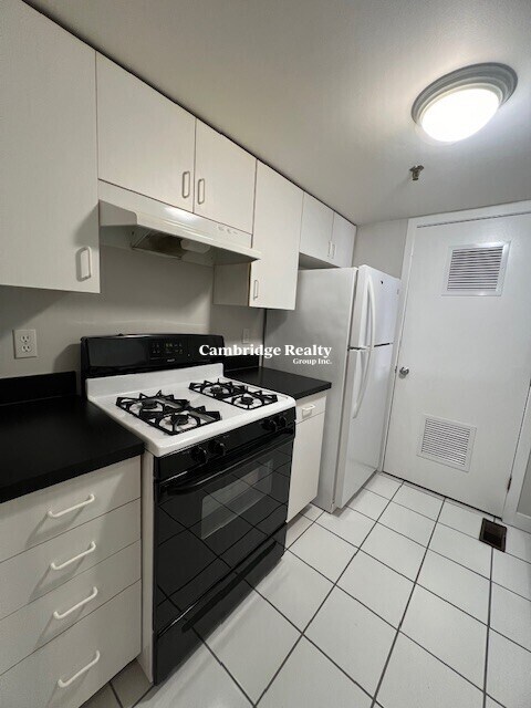 Building Photo - 71 Fulkerson St