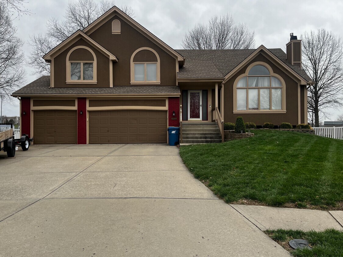 Primary Photo - 1305 Easton Ct