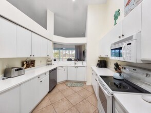 Building Photo - 8175 Celeste Dr