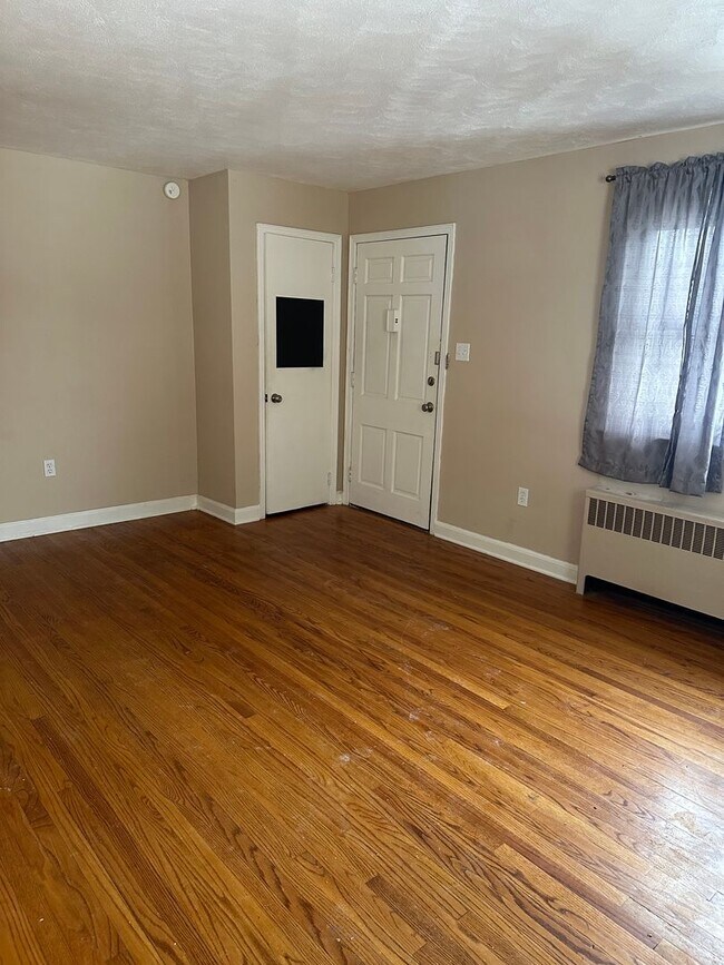 Foto del edificio - 3 Bedroom Brick Cape Cod in Central York School District!