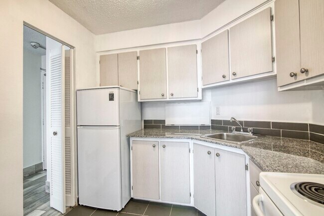 Building Photo - 2285 Rue St Mathieu