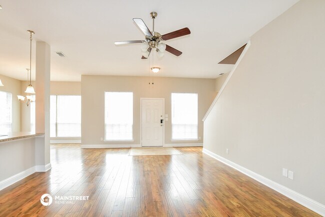 Building Photo - 613 Martin Dr