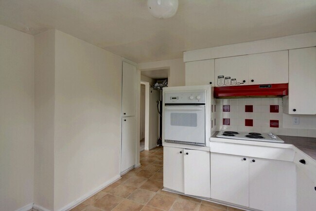 Foto del edificio - Three Bedroom One Bath House
