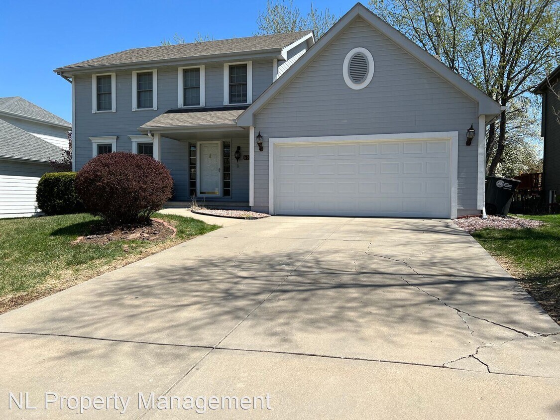 Primary Photo - 4 br, 2.5 bath House - 6623 South 162 Ave