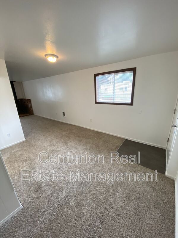 Building Photo - 3010 Phyllis St. NE