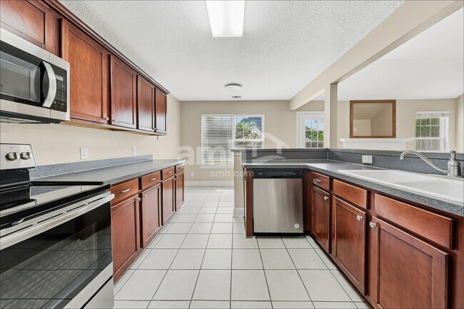 Building Photo - 738 Laurel Hill Cir