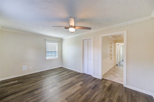 Foto del edificio - 5317 Crestmont St