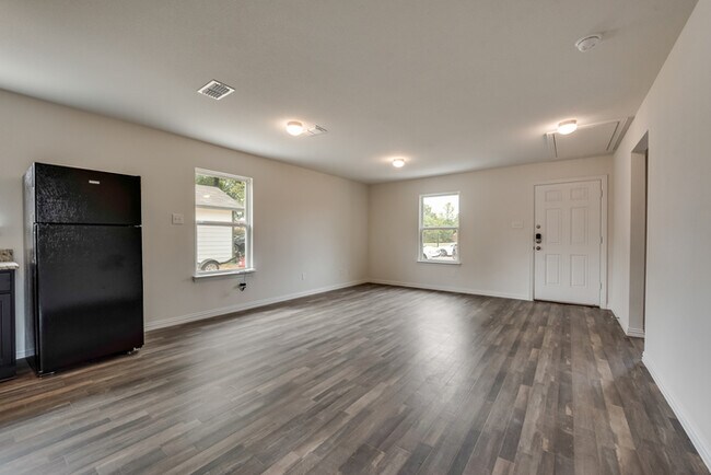 Building Photo - 2927 Ravina St