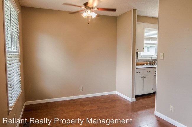 Foto del edificio - 728 Inver Ln