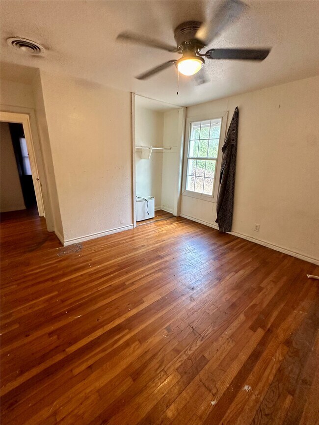 Building Photo - 308 N Dallas St