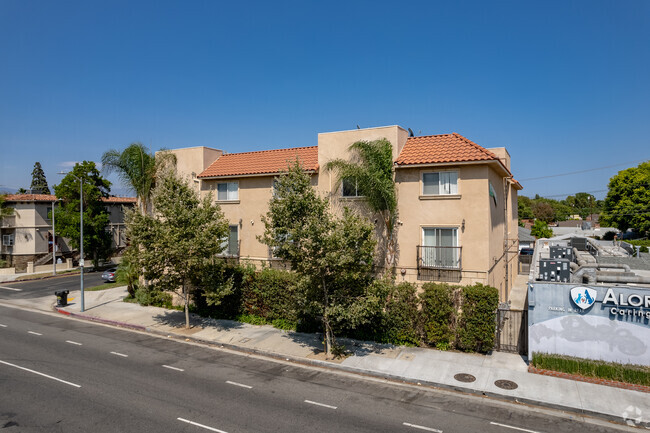 Building Photo - 4854 Laurel Canyon Blvd