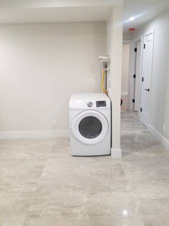 Foto del edificio - 800 Empire Blvd