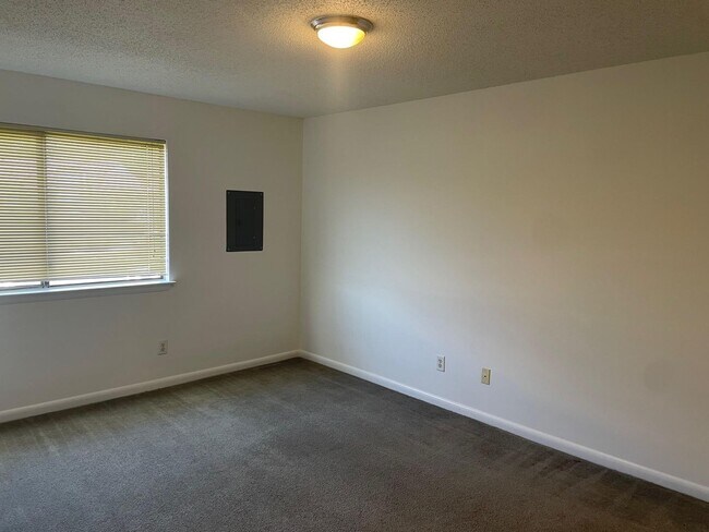 Foto del edificio - Freshly Painted condo centrally located in...