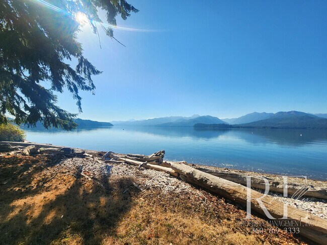 Building Photo - Waterfront Tudor on 2+ Acres | Private, Vi...