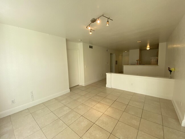 Building Photo - 1725 Palm Cove Blvd