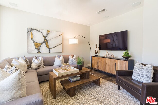 Building Photo - 4434 Paxton Pl