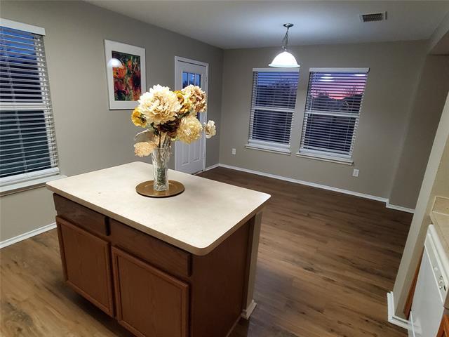 Foto del edificio - 2329 Emerald Ln