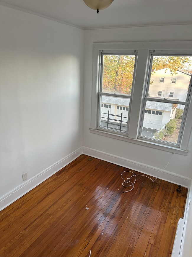 Building Photo - 14 Nelson Pl