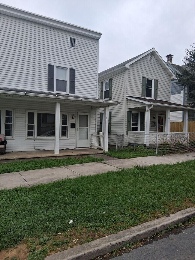 Building Photo - 219-219 Elder St