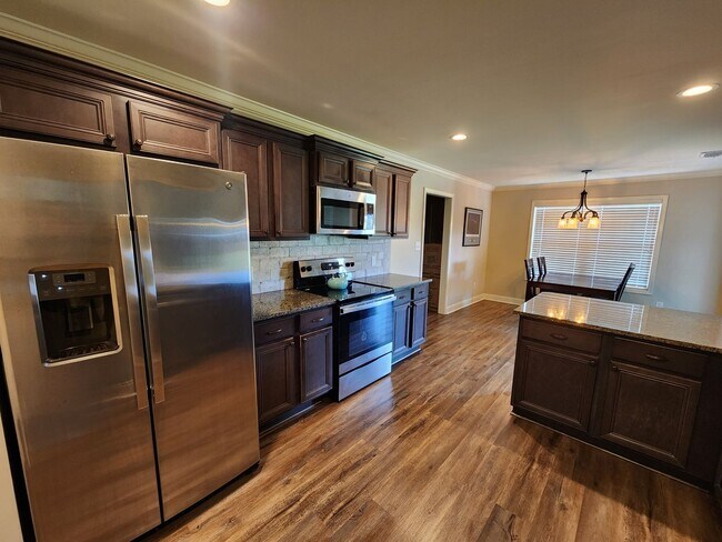 Foto del edificio - 104 Chatham Ct