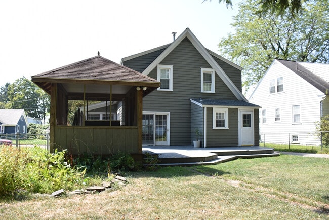 Building Photo - 351 Ravine St