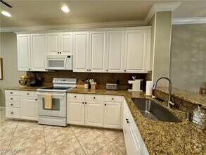 Building Photo - 4884 Hampshire Ct