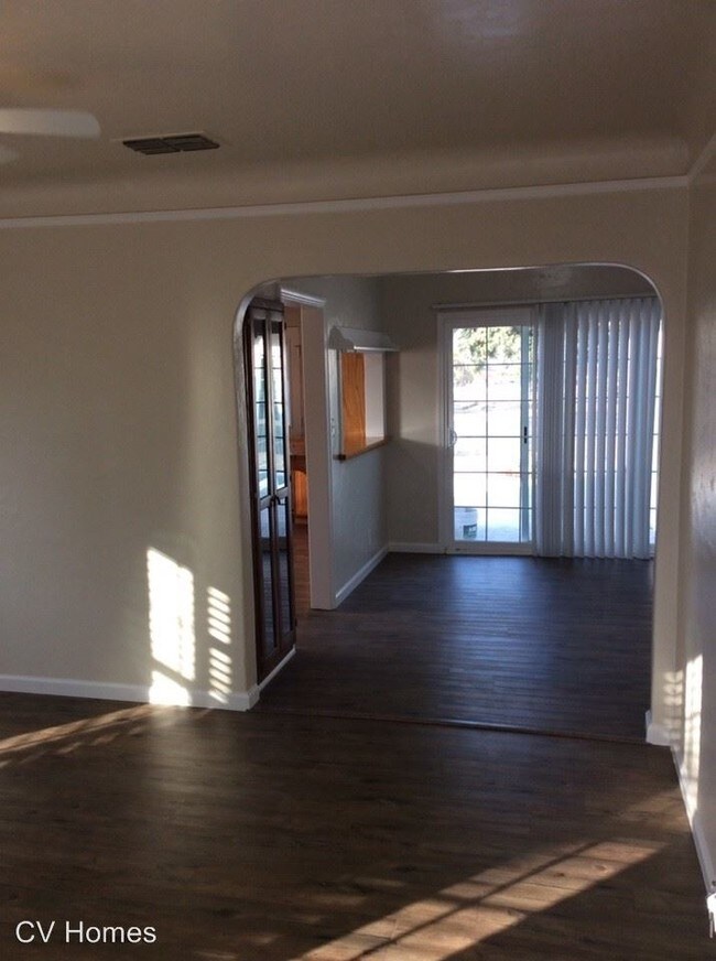 Foto del edificio - 2 br, 2 bath House - 4735 N Thorne Ave