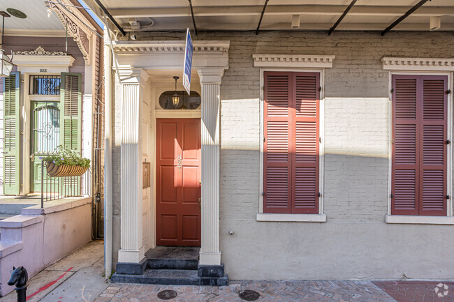 Front Entrance - 827 Burgundy St