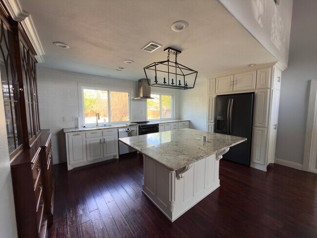 Building Photo - 806 Springwood Dr