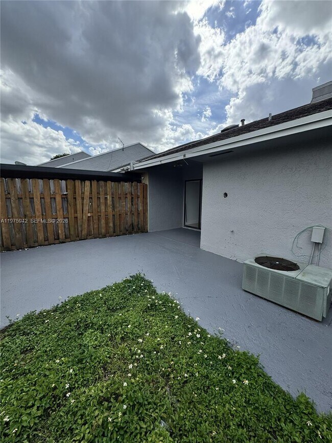 Foto del edificio - 8341 SW 148th Pl