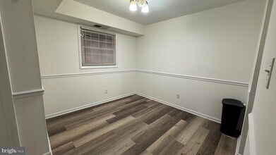 Building Photo - 3790 Lyndhurst Dr