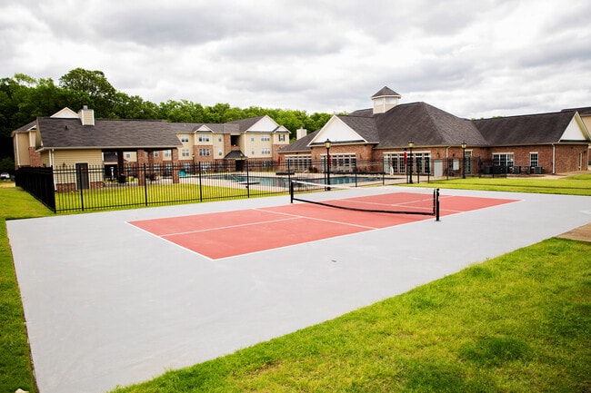 Brand New Pickleball Court! - Glenrock Apartments