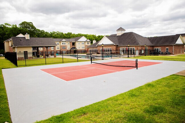 ¡Nueva cancha de pickleball! - Glenrock Apartments