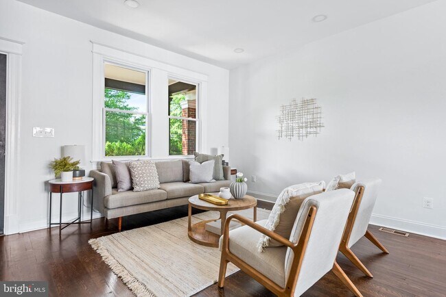 Foto del edificio - 53 Hamilton St NW