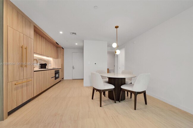 Foto del edificio - 77 SE 5th St