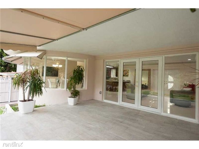 Foto del edificio - 60 SW 63rd Ave